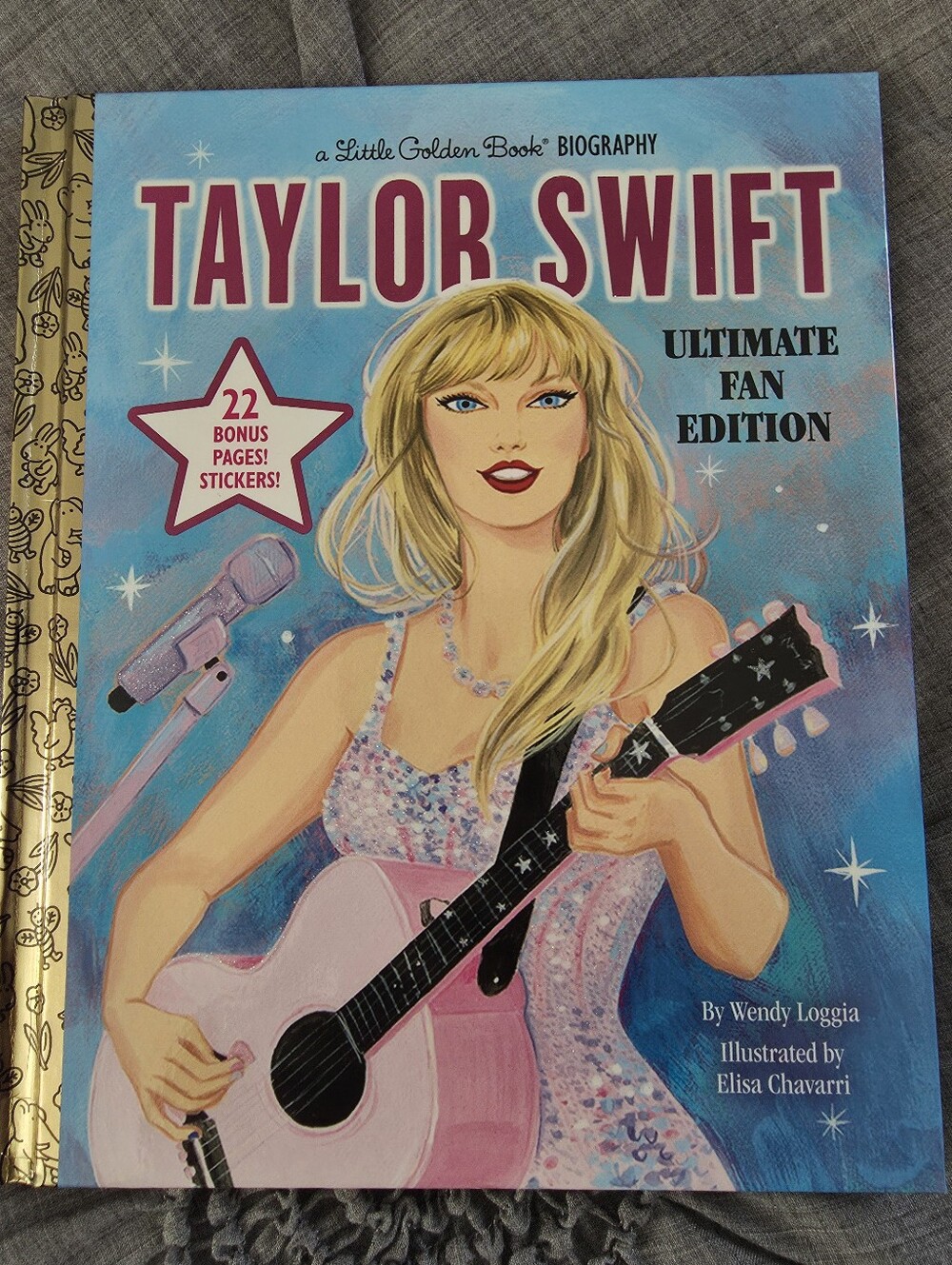 Taylor Swift Ultimate Fan Edition - Blue & Pink Hardcover Biography. New